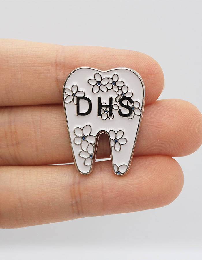[하이진] DHS 학생 치아모양 금속뱃지 - 간호화 및 간호용품은 뽀너스